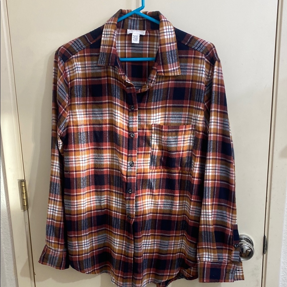 Women’s plaid flannel shirt